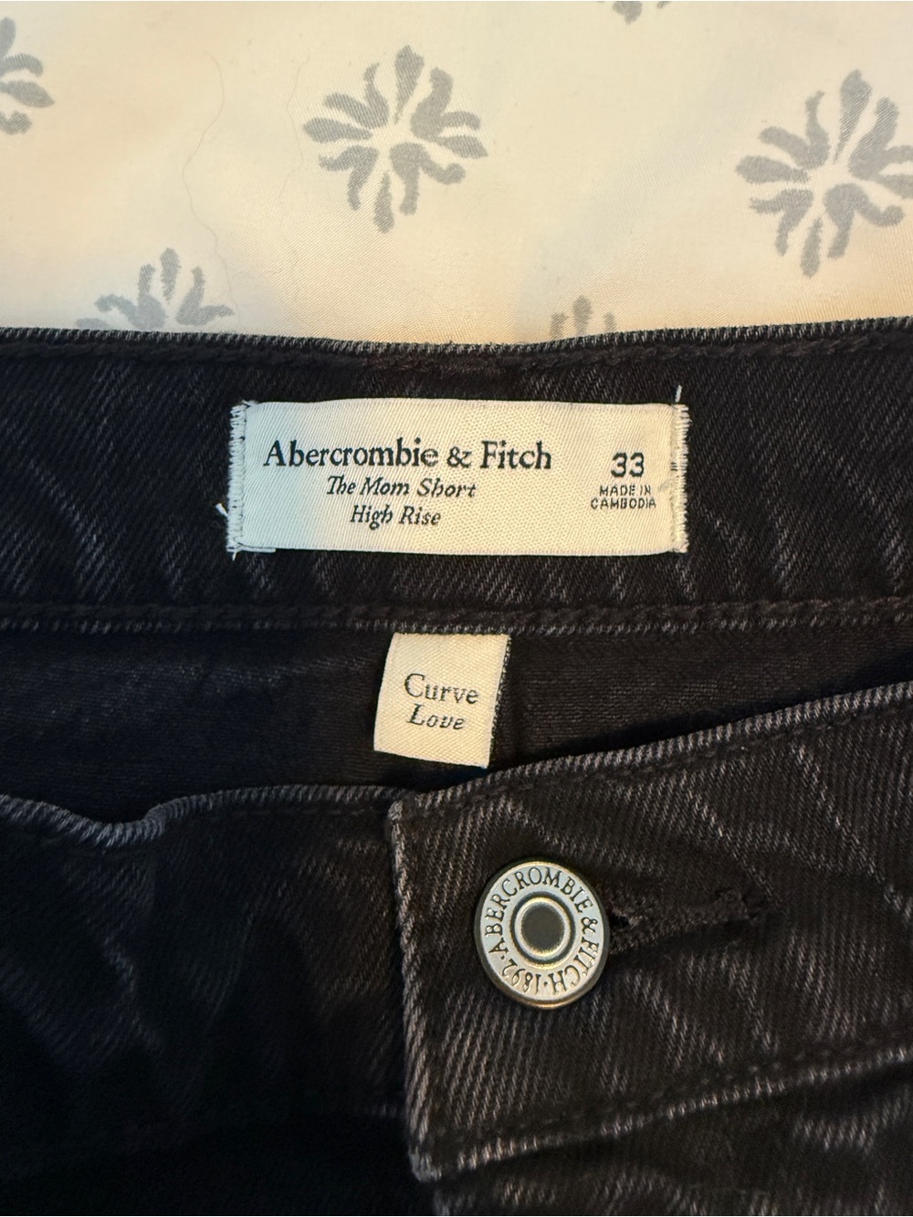 Abercrombie & Fitch Mom Short - Picture 2 of 2